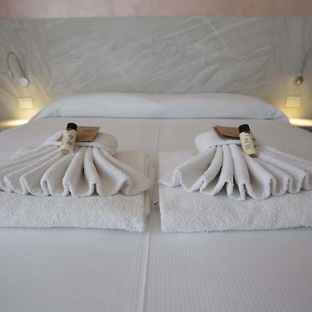 Hotel Confort Римини Екстериор снимка