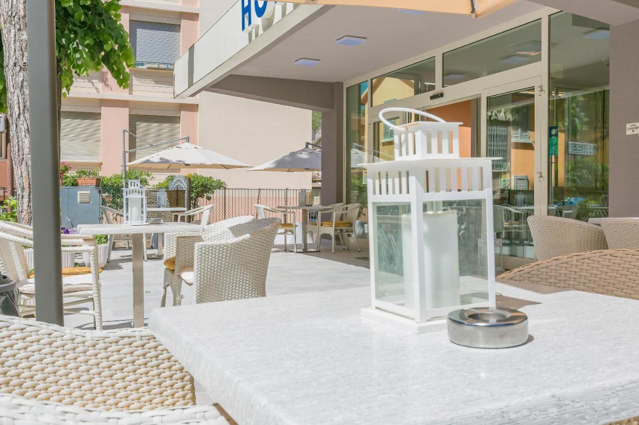 Hotel Confort Римини Екстериор снимка
