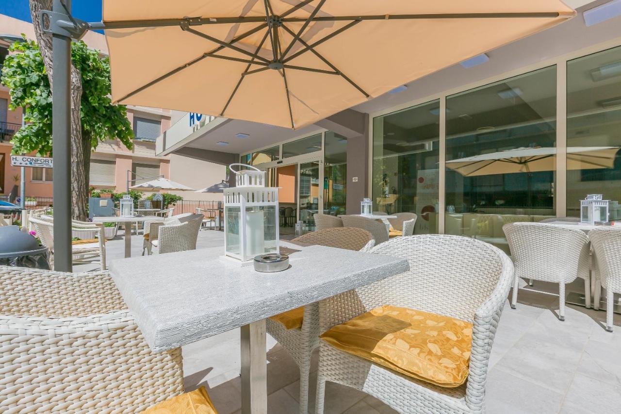 Hotel Confort Римини Екстериор снимка