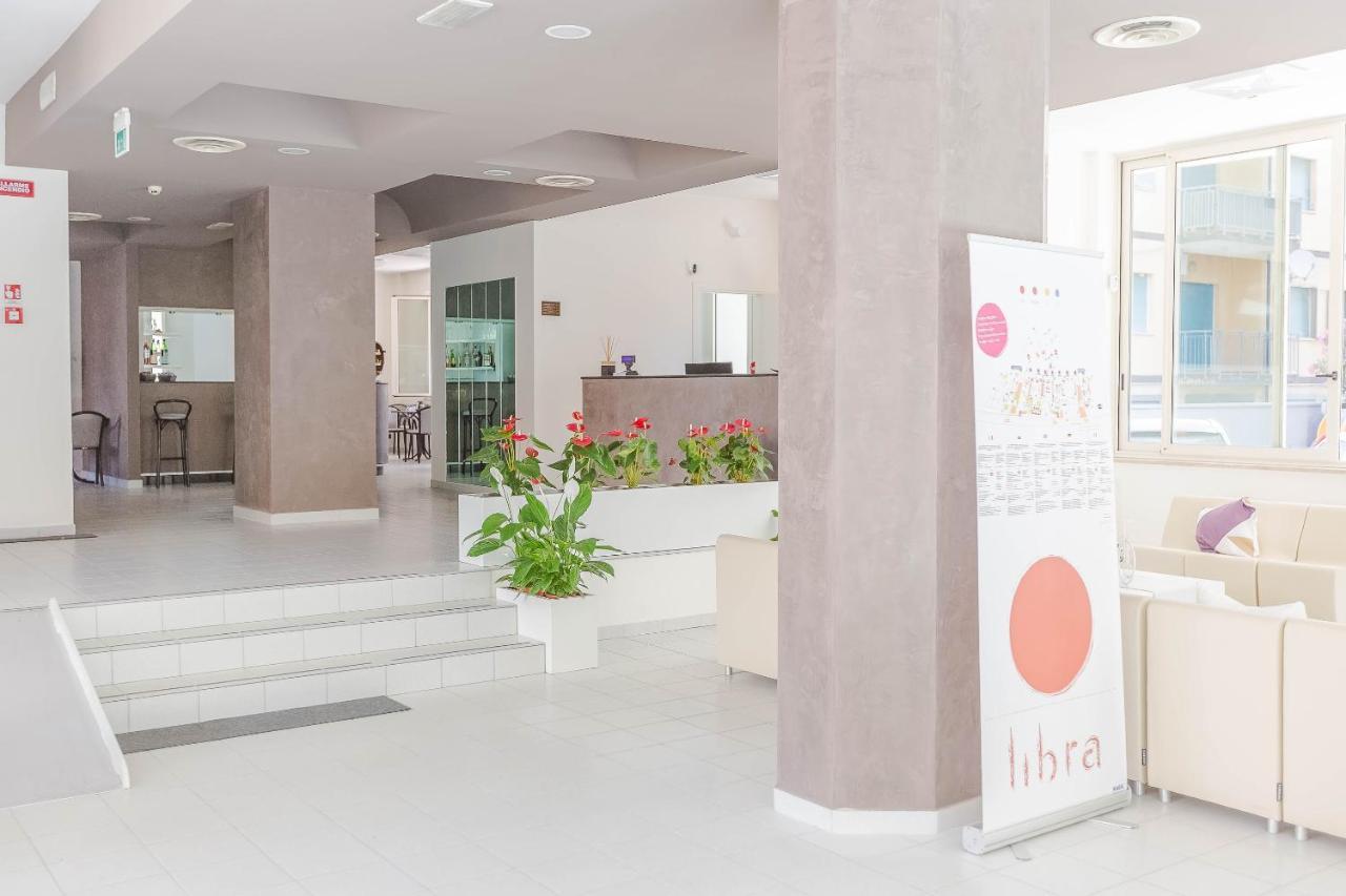 Hotel Confort Римини Екстериор снимка