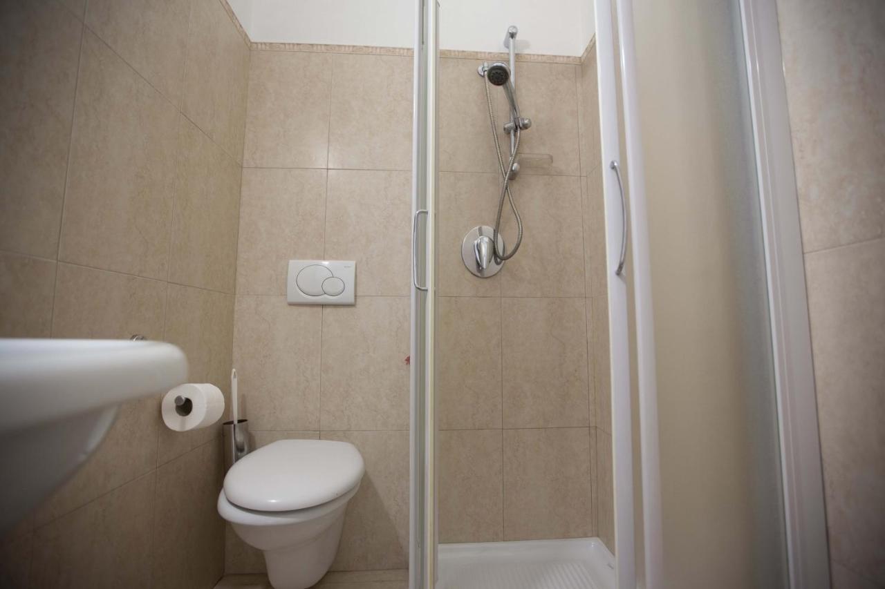 Hotel Confort Римини Екстериор снимка