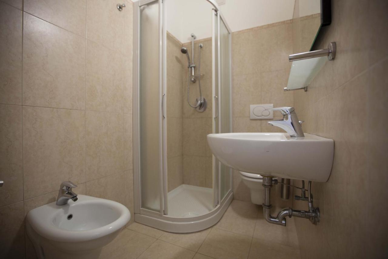 Hotel Confort Римини Екстериор снимка