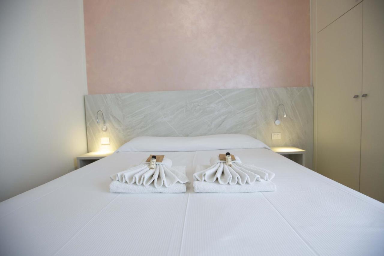 Hotel Confort Римини Екстериор снимка