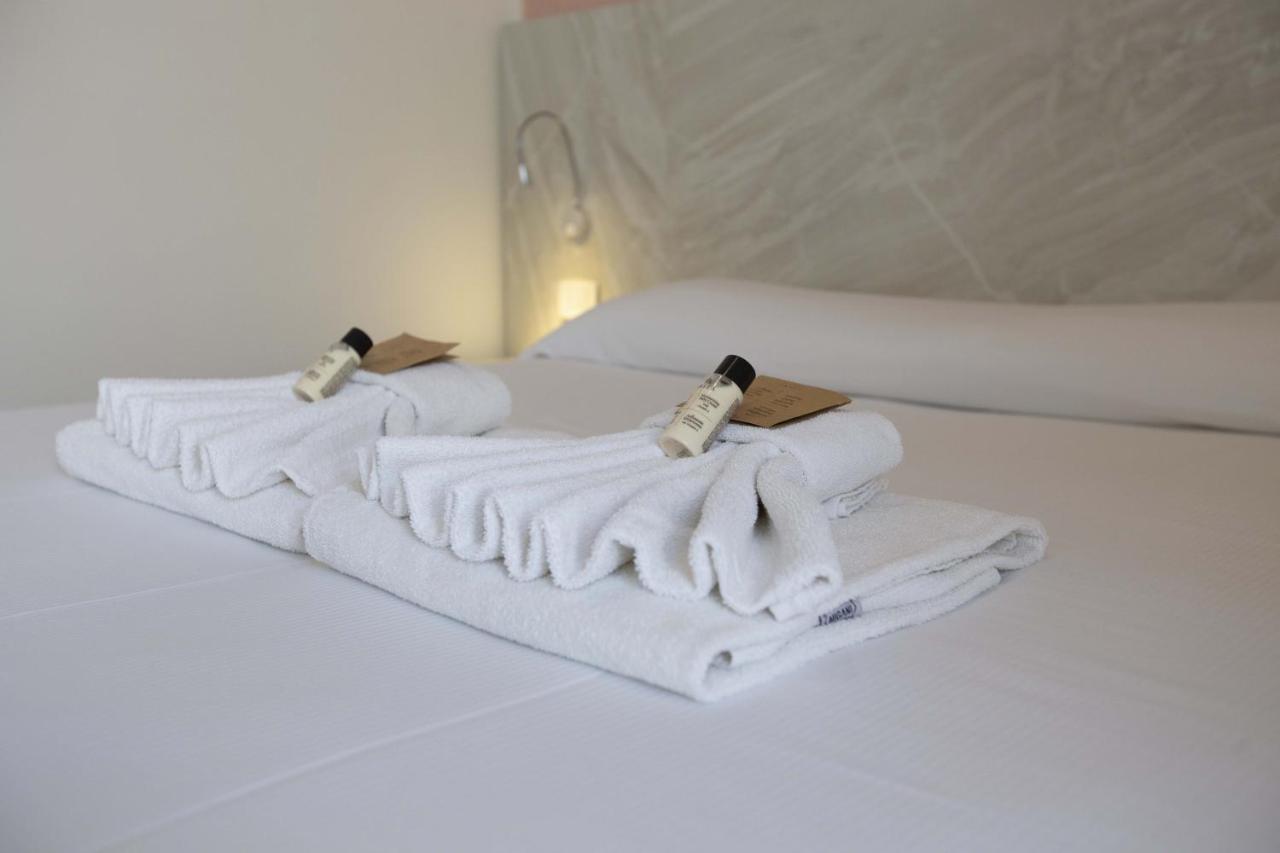 Hotel Confort Римини Екстериор снимка
