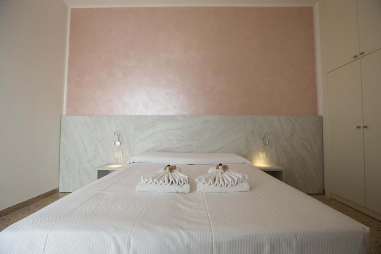 Hotel Confort Римини Екстериор снимка