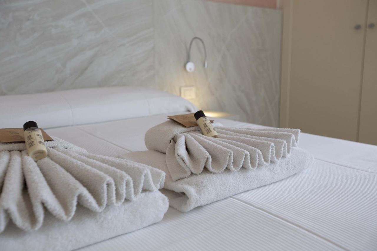 Hotel Confort Римини Екстериор снимка